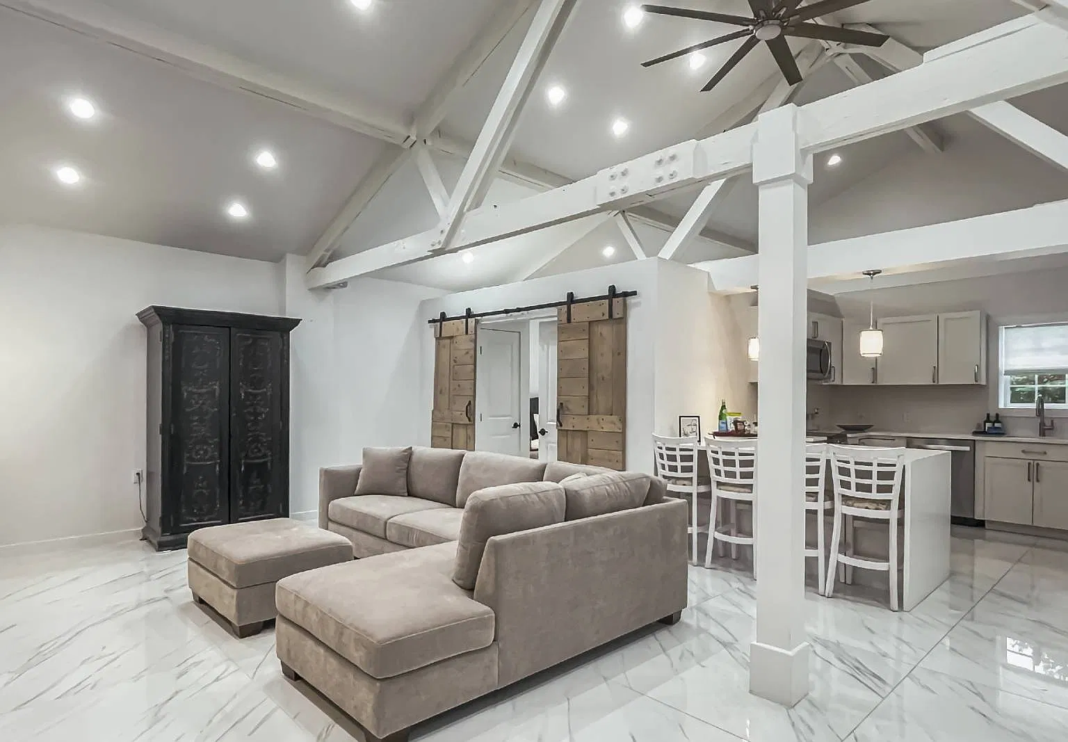 1 bed, 846 sqft, $5,600 — Photo 3