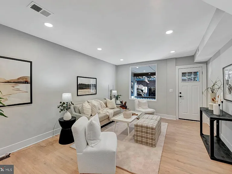 3152 Remington Ave — Photo 4