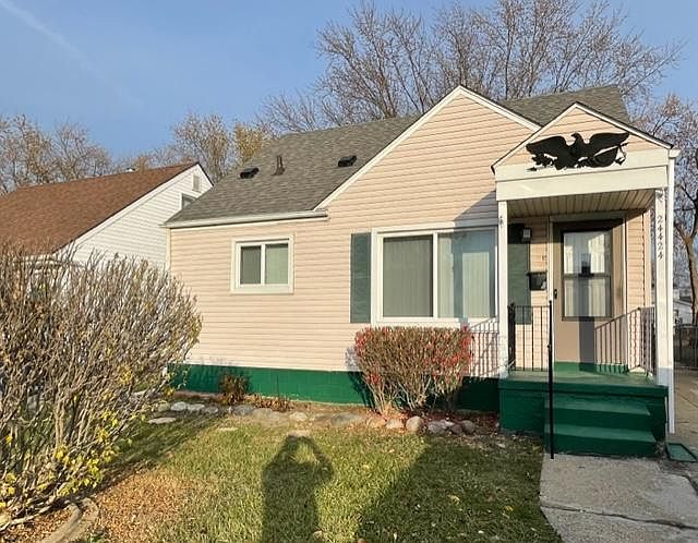 1st image of 24424 Lauren Ave