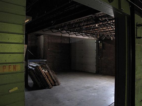 4th image of 609 Wesley Pkwy