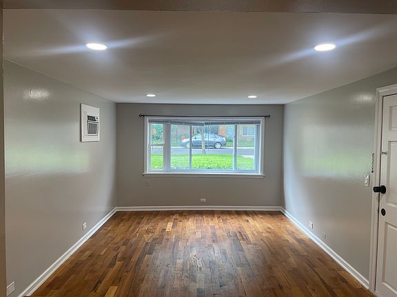 4th image of 8543 Niles Center Rd #Gs