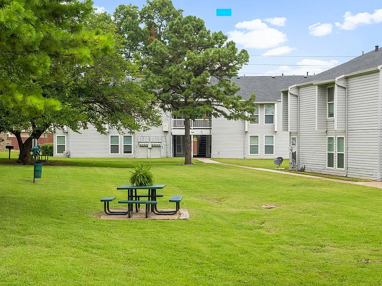 Village On The Green — Photo 16