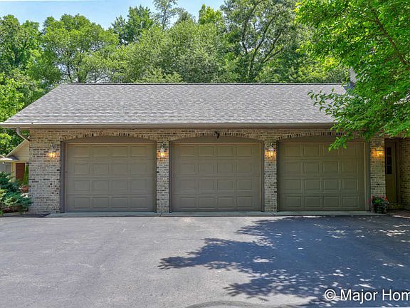 3rd image of 8034 Fernwood Dr