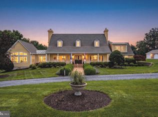 10590 Mountain Shadow Ln, Marshall, VA 20115