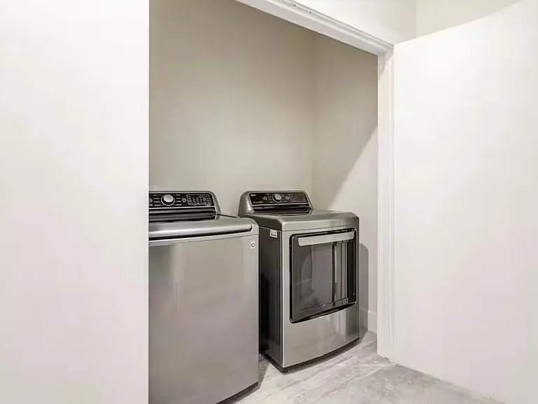 10211 Las Nubes Ave — Photo 29
