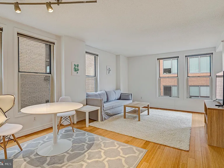 915 E St NW #1001 — Photo 5