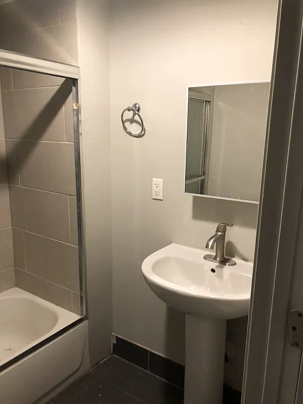 2 bed, 1.0 bath, 800 sqft, $900 — Photo 4