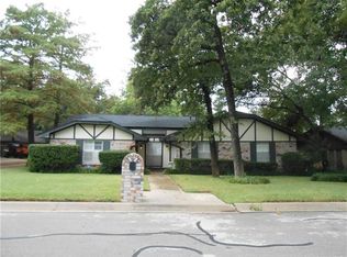 1904 Cleburn Dr, Arlington, TX 76012
