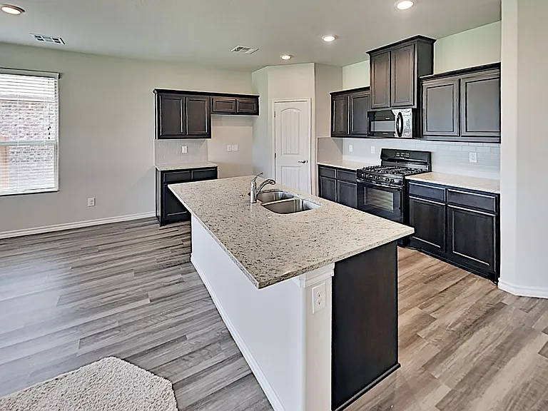 2516 Caden Ct — Photo 8
