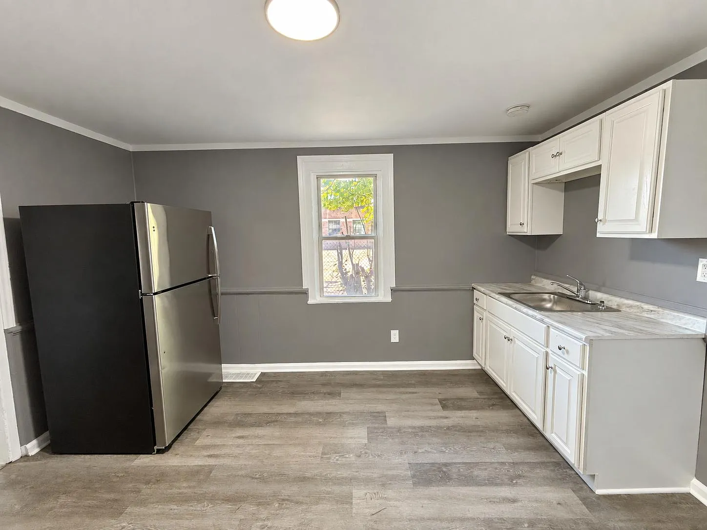 2 bed, 700 sqft, $1,300 — Photo 4