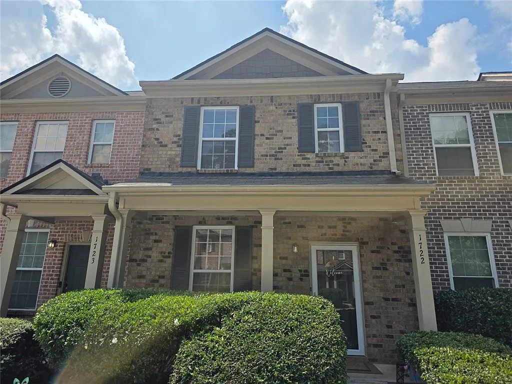 3 bed, 2.5 bath, 1370 sqft, $1,850 — Photo 2