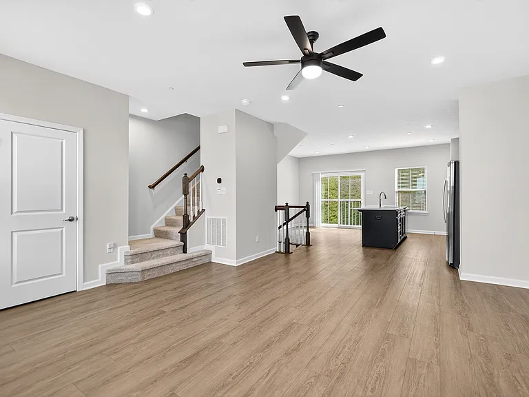 526 Dogwood Ln — Photo 6