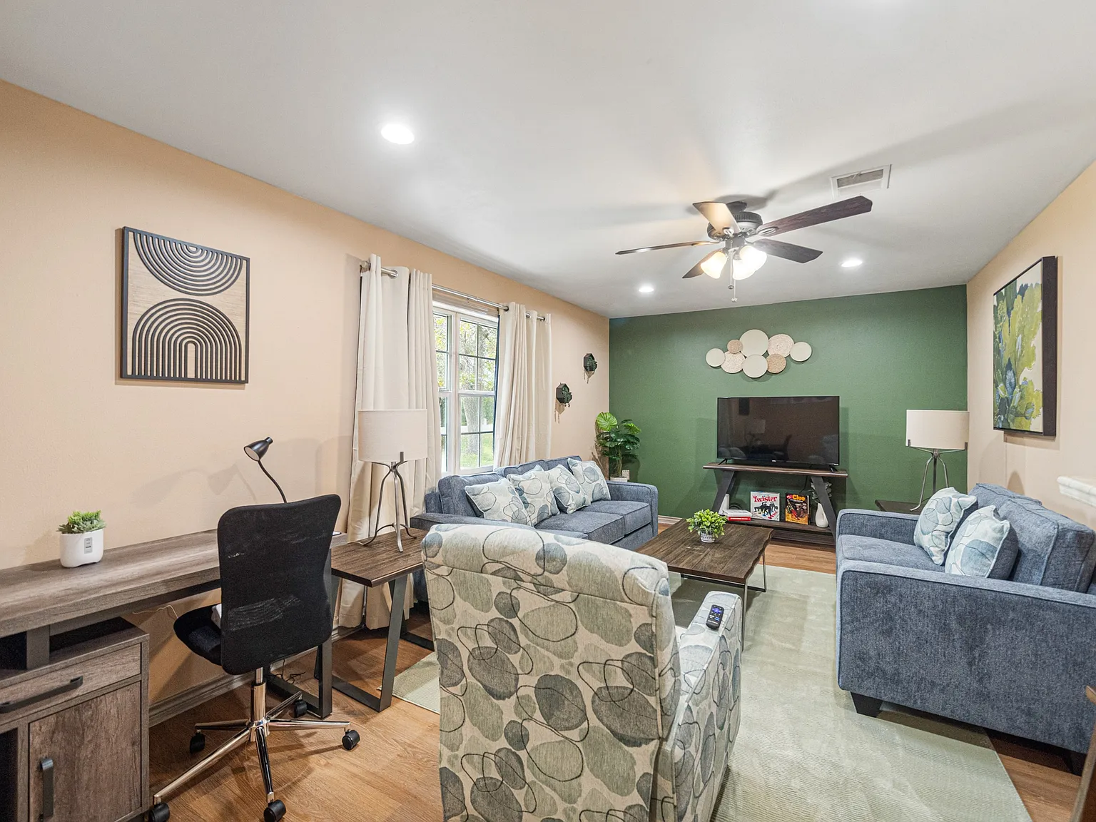 3 bed, 1.5 bath, 1272 sqft, $3,700 — Photo 4
