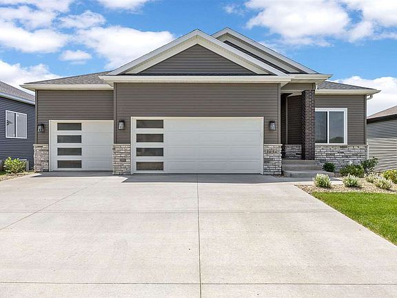 2nd image of 3056 Ridgeview Cir