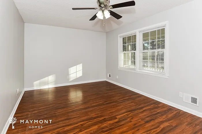 1100 Starcrest Rd — Photo 4