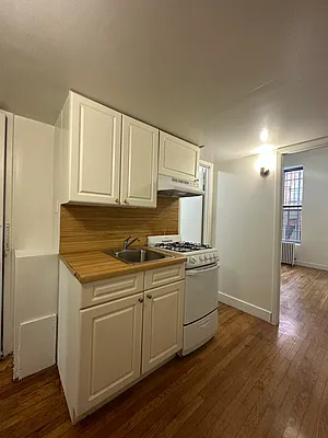 Rented by Peter R. Hungerford, LREB | media 2