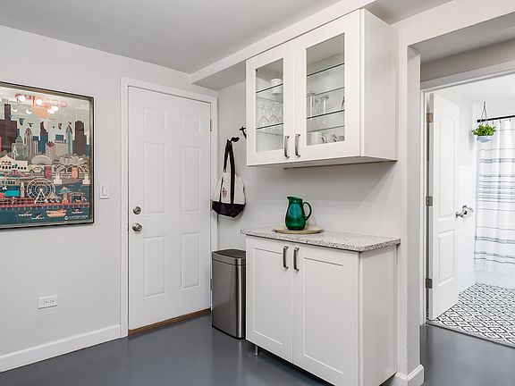 4th image of 918 Thomas Ave #B
