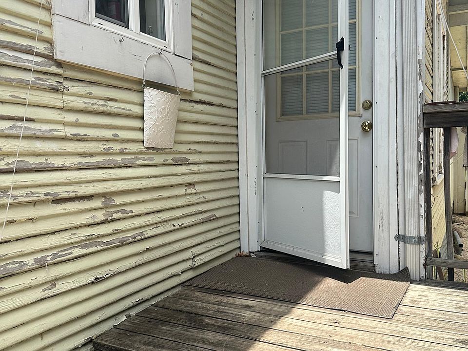 2nd image of 527 E Magnolia Ave #A
