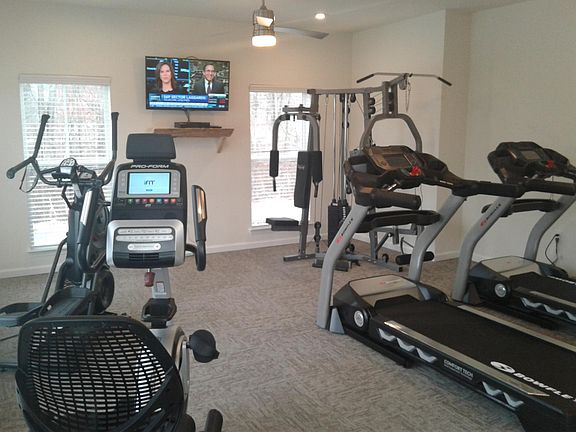 3rd image of 2360 Enterprise Pl APT 202