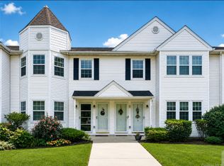 25 Victorian Ln, Medford, NY 11763