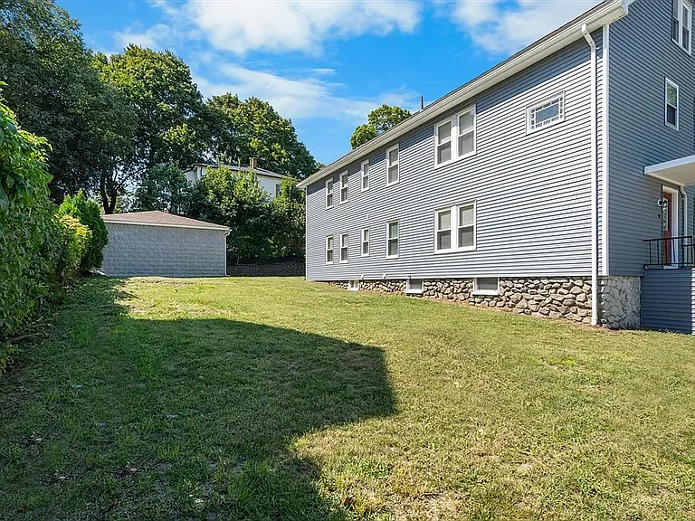 92 Greenwood St #1 — Photo 16