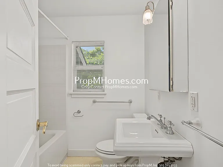 9038 NE Humboldt St — Photo 8