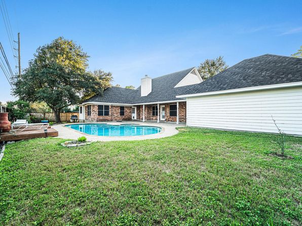 24418 Okehampton Dr, Tomball, TX 77375