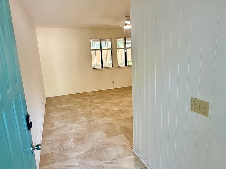 227 Walmar Grv — Photo 2