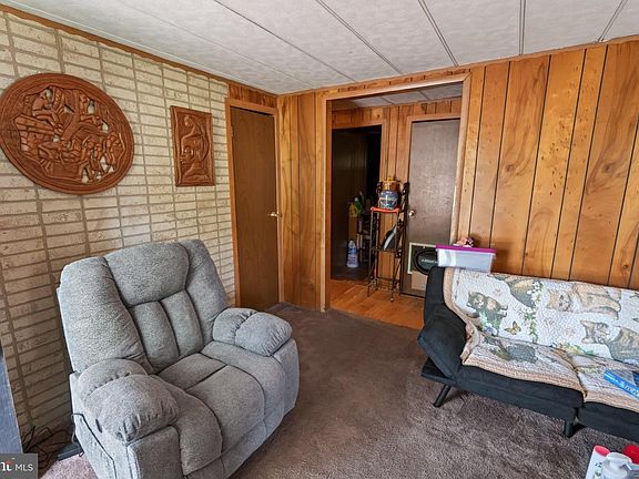 3rd image of 16897 Dupont Blvd