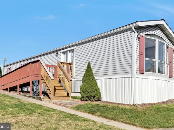 977 Rettew Mill Rd Trailer 88, Ephrata, PA 17522