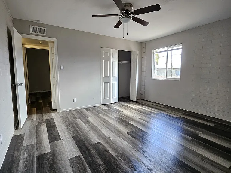 2016 W Cactus Rd #B — Photo 7