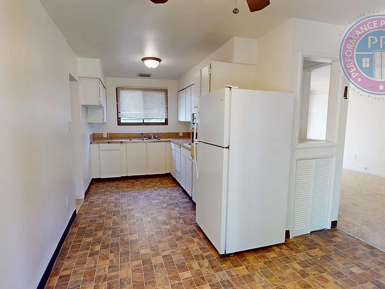 4333 NE 63rd Ave — Photo 6