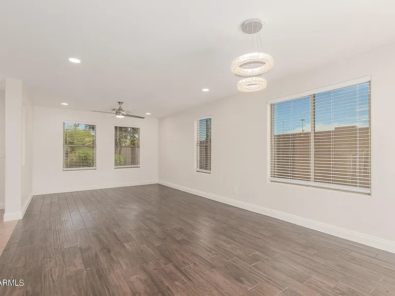 3031 E Harrison St — Photo 11