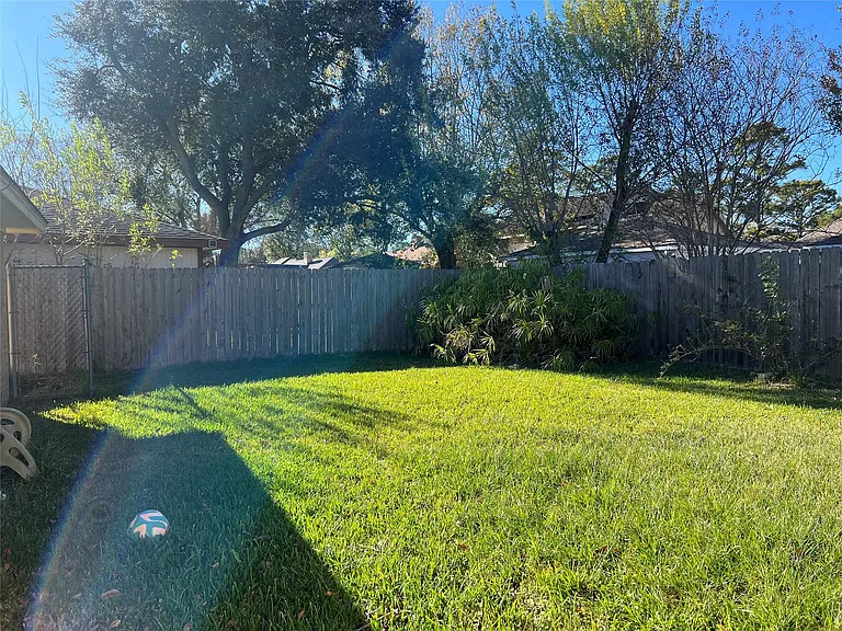 14734 Charlmont Dr — Photo 24