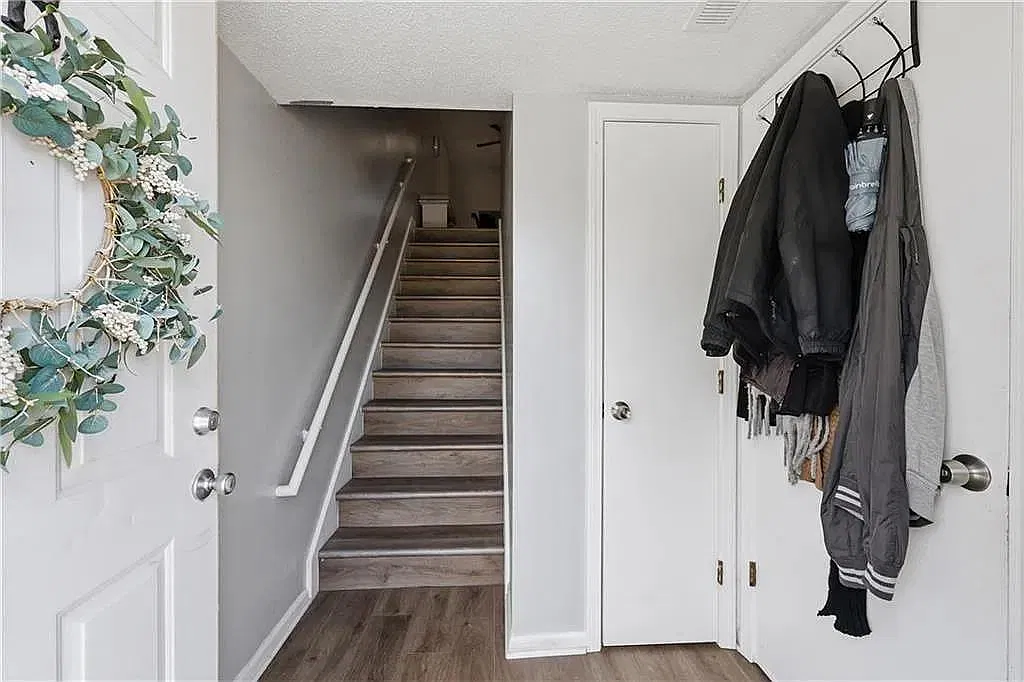 2000 SW 9 St, unit b — Photo 2