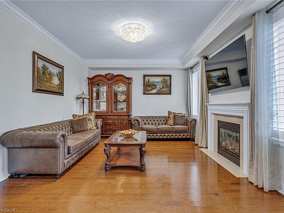 5th image of 26 Silver Pond Dr