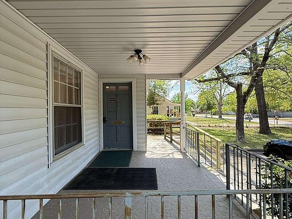 3rd image of 109 Vernon St