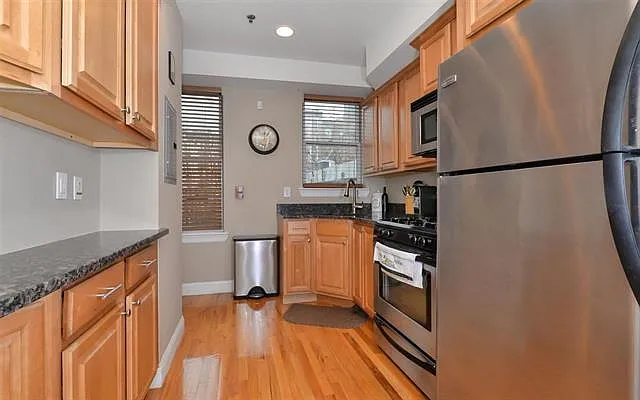 120 Willow Ave #4-2R — Photo 2