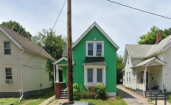 1st image of 1098 E 72nd St