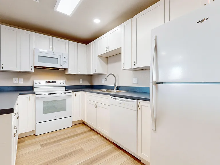 1027 Eagle Dr — Photo 6