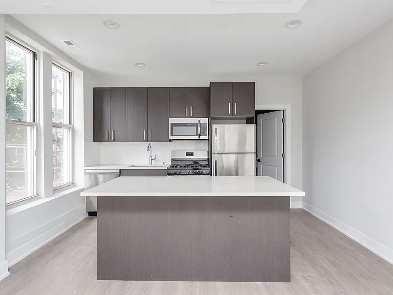 818 W 18th St #4F — Photo 5
