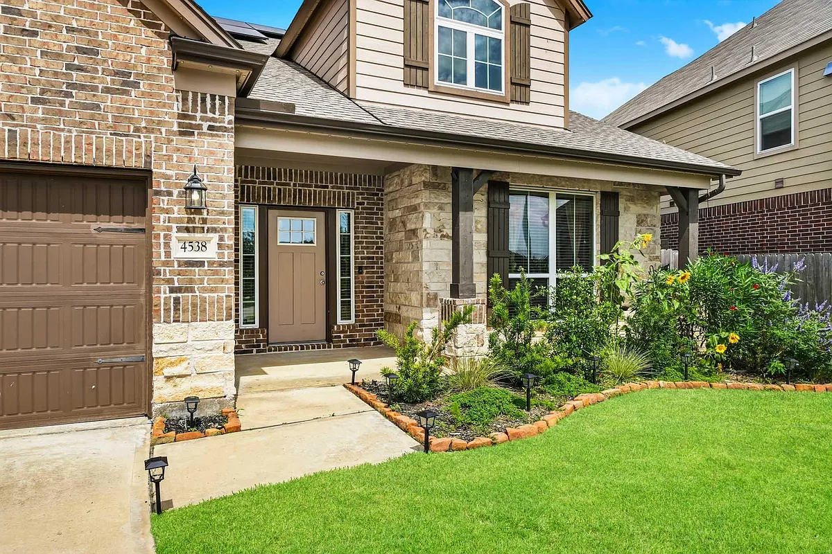 Building Photo - 4538 Buentello Dr