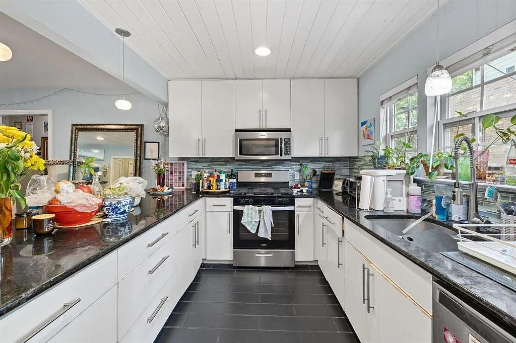 4 bed, 2.0 bath, 1500 sqft, $5,200 — Photo 4