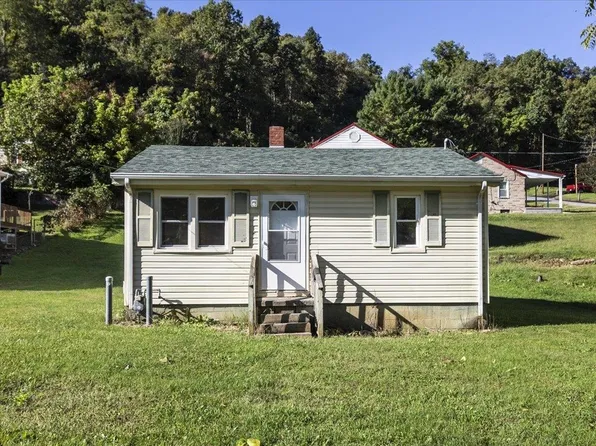 520 Poplar St, Narrows, VA 24124