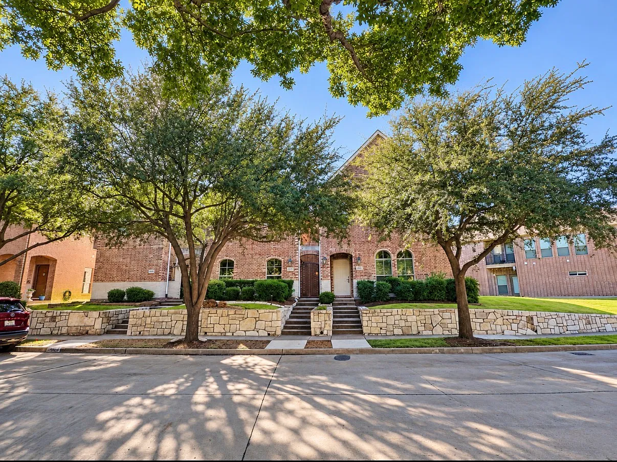 2 bed, 1710 sqft, $2,450 — Photo 1