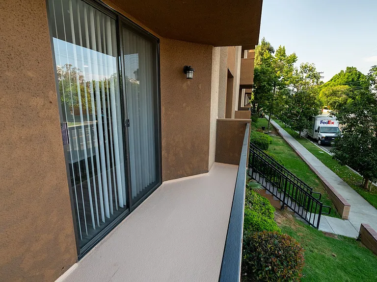 5235 Kester Ave — Photo 62