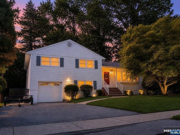 2nd image of 51 Earnshaw Pl