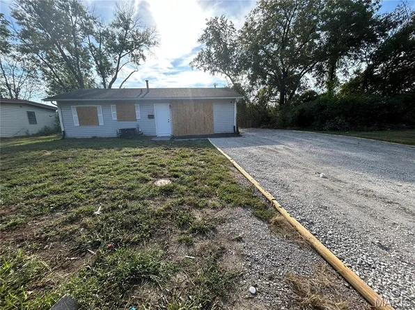 116 Saint Barbara Ln, Cahokia, IL 62206