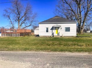 106 S 3rd St, Novelty, MO 63460