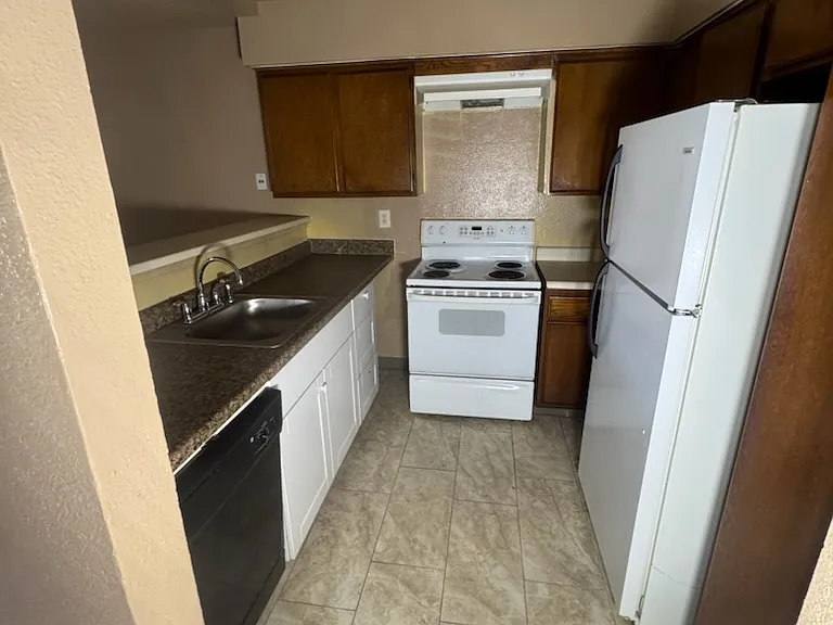 1190 S Winery Ave #192 — Photo 4